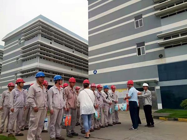 园区总工会送清凉，xk平台_XK(中国)接棒暖人心