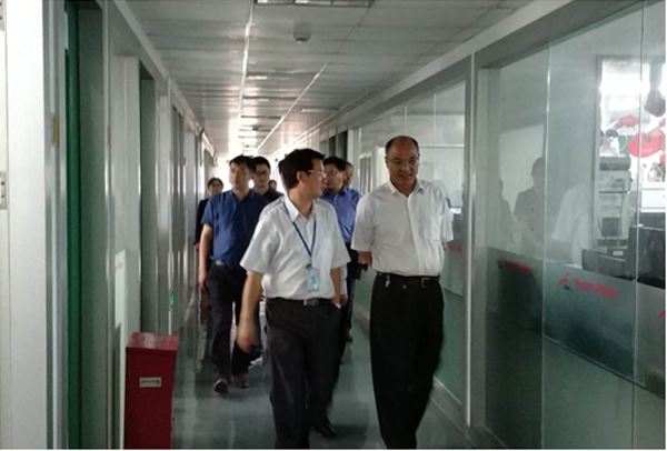 热烈欢迎省台办副主任王鲁宁莅临xk平台_XK(中国)药业参观指导
